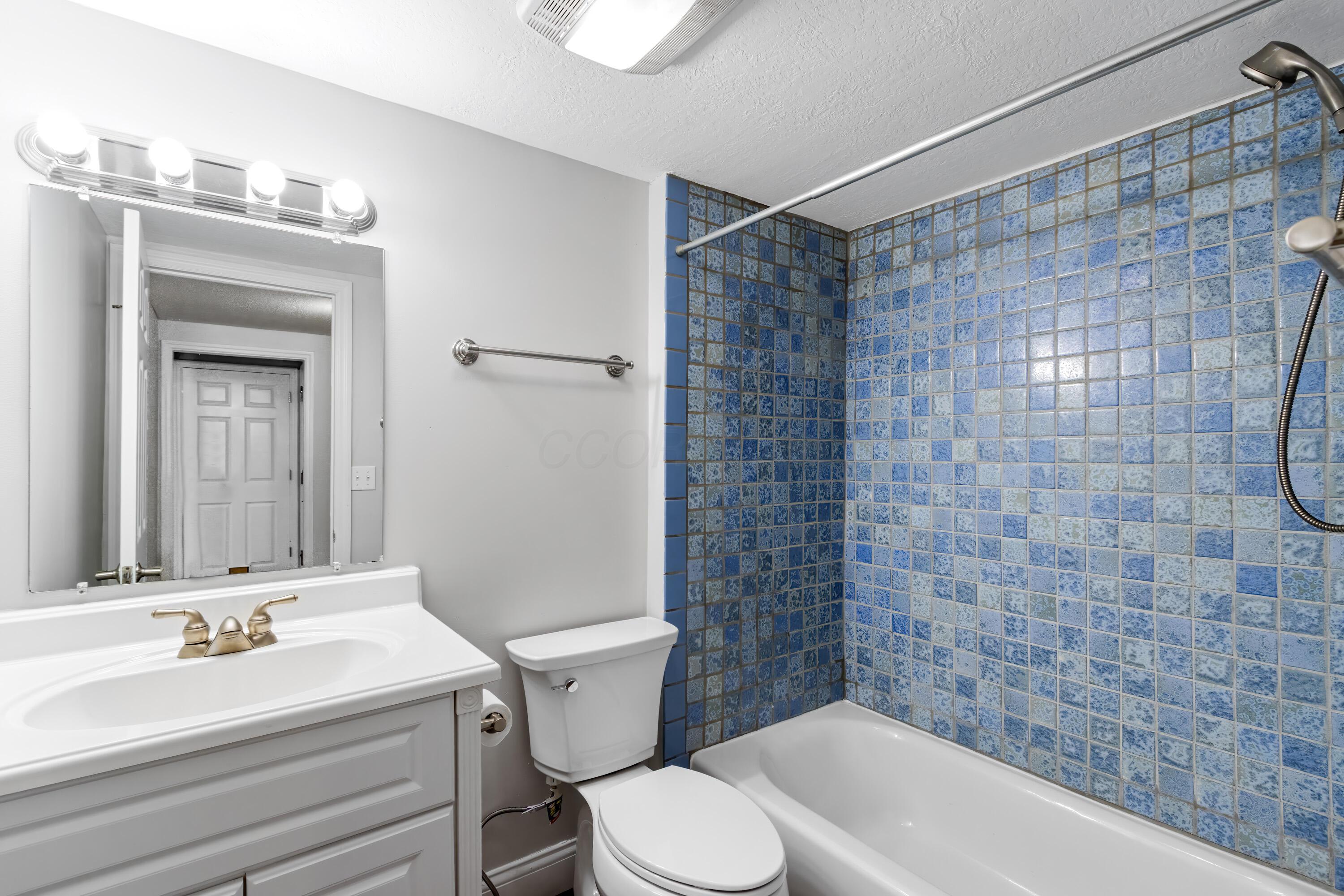 Columbus, Ohio 43230, United States, 4 Bedrooms Bedrooms, ,3 BathroomsBathrooms,Residential,Contingent,135241