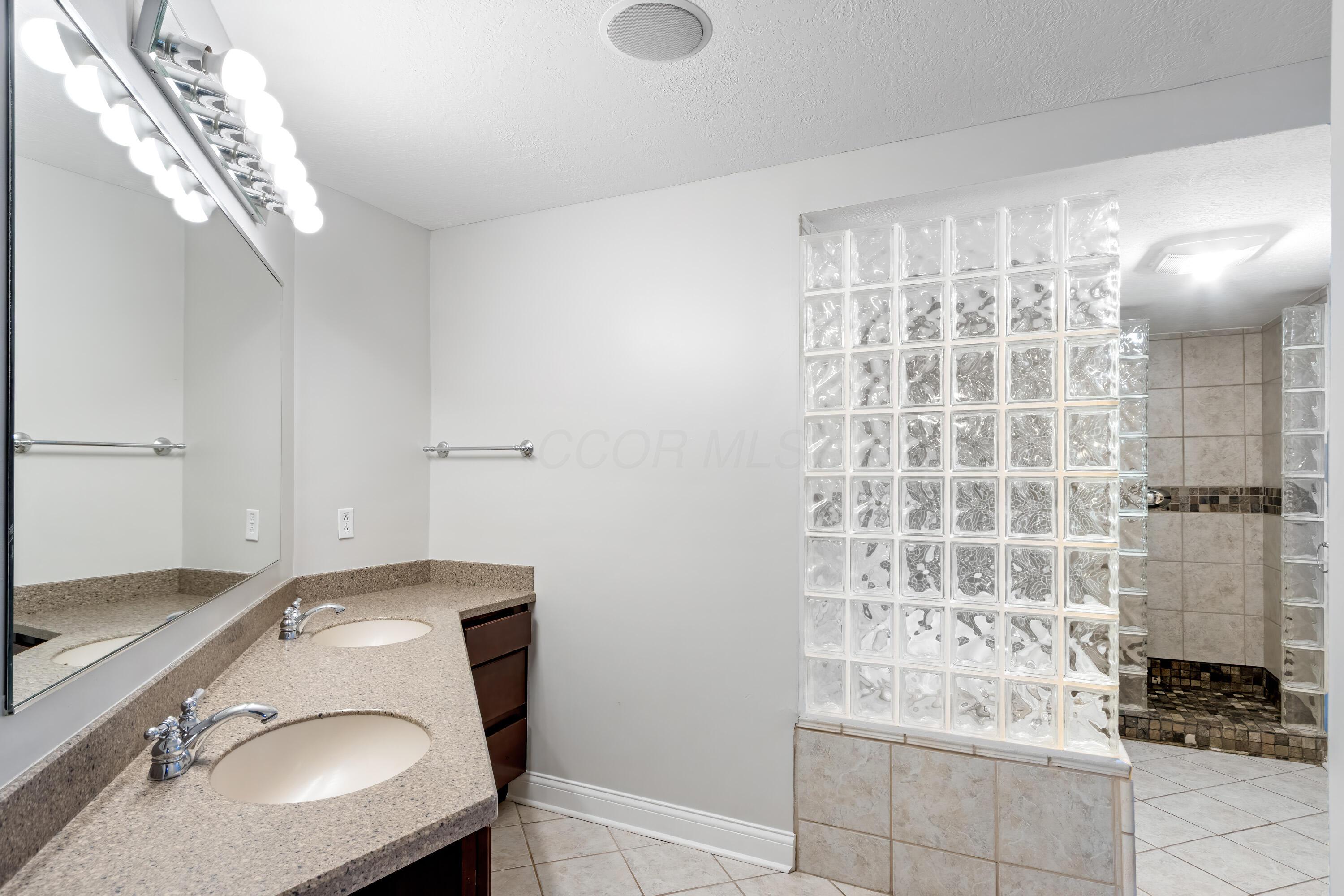 Columbus, Ohio 43230, United States, 4 Bedrooms Bedrooms, ,3 BathroomsBathrooms,Residential,Contingent,135241