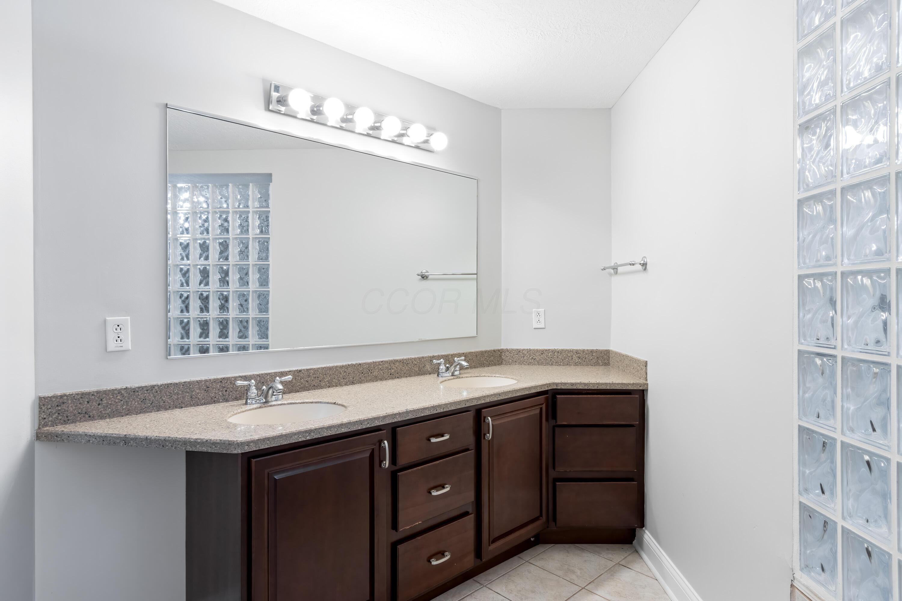 Columbus, Ohio 43230, United States, 4 Bedrooms Bedrooms, ,3 BathroomsBathrooms,Residential,Contingent,135241