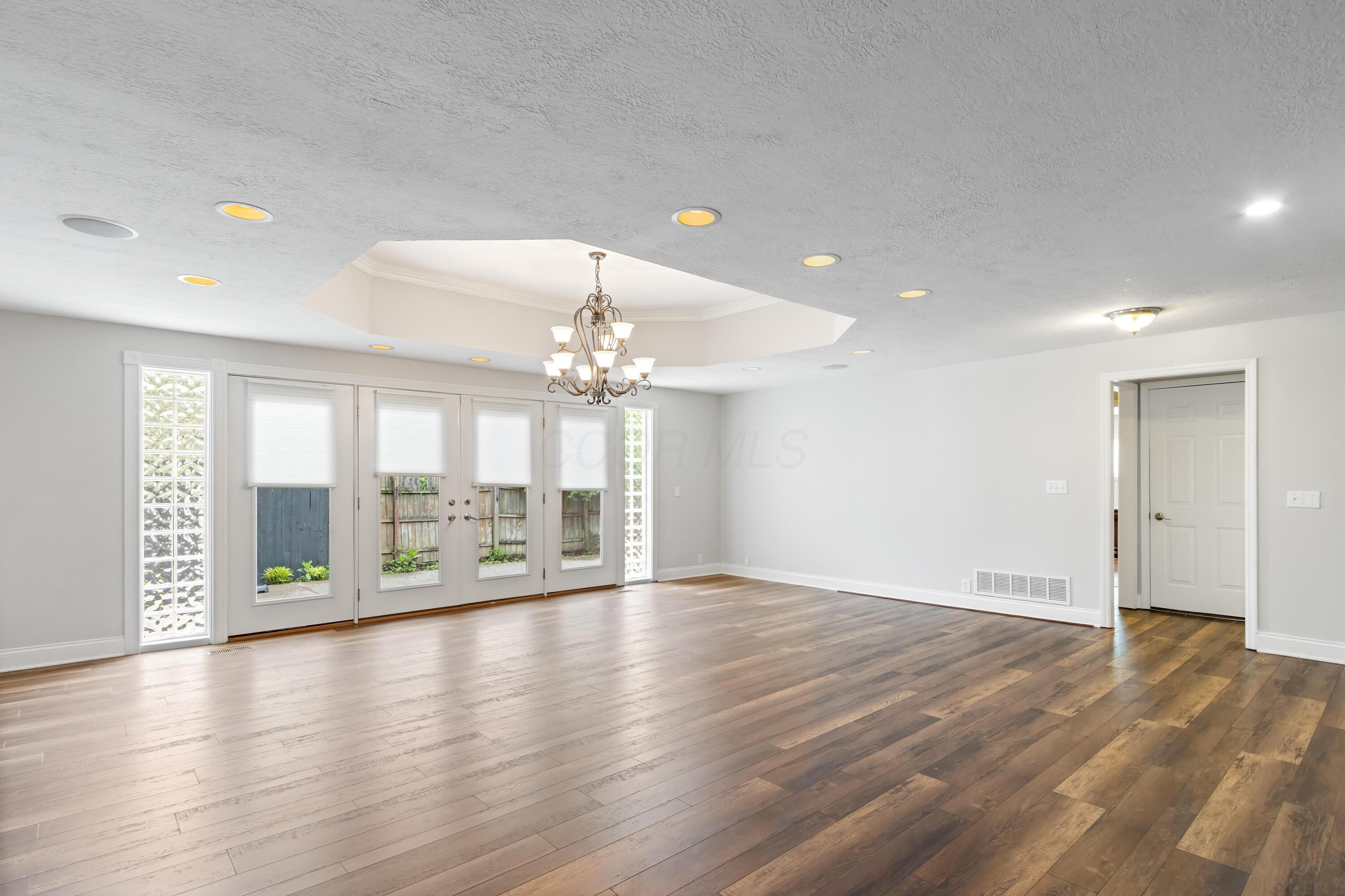 Columbus, Ohio 43230, United States, 4 Bedrooms Bedrooms, ,3 BathroomsBathrooms,Residential,Contingent,135241