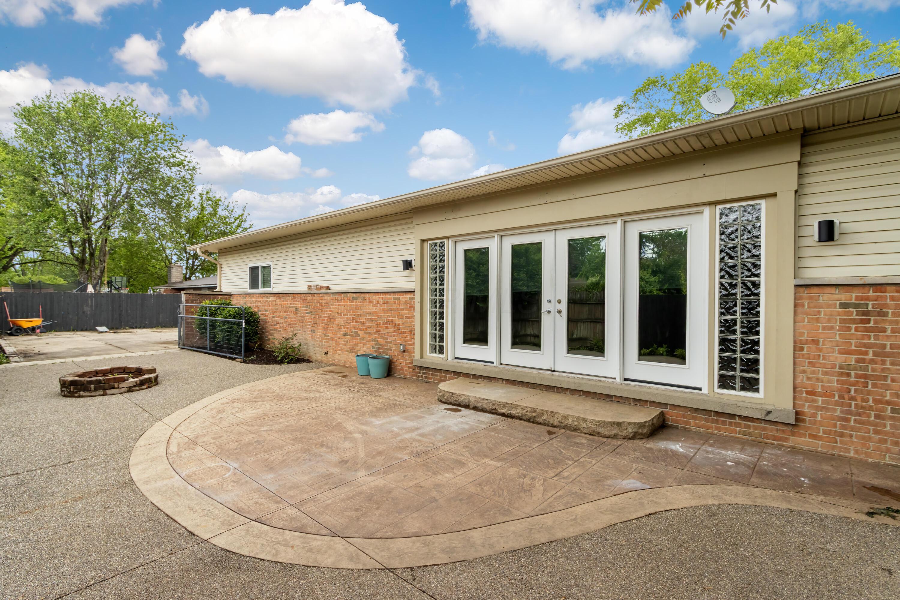 Columbus, Ohio 43230, United States, 4 Bedrooms Bedrooms, ,3 BathroomsBathrooms,Residential,Contingent,135241