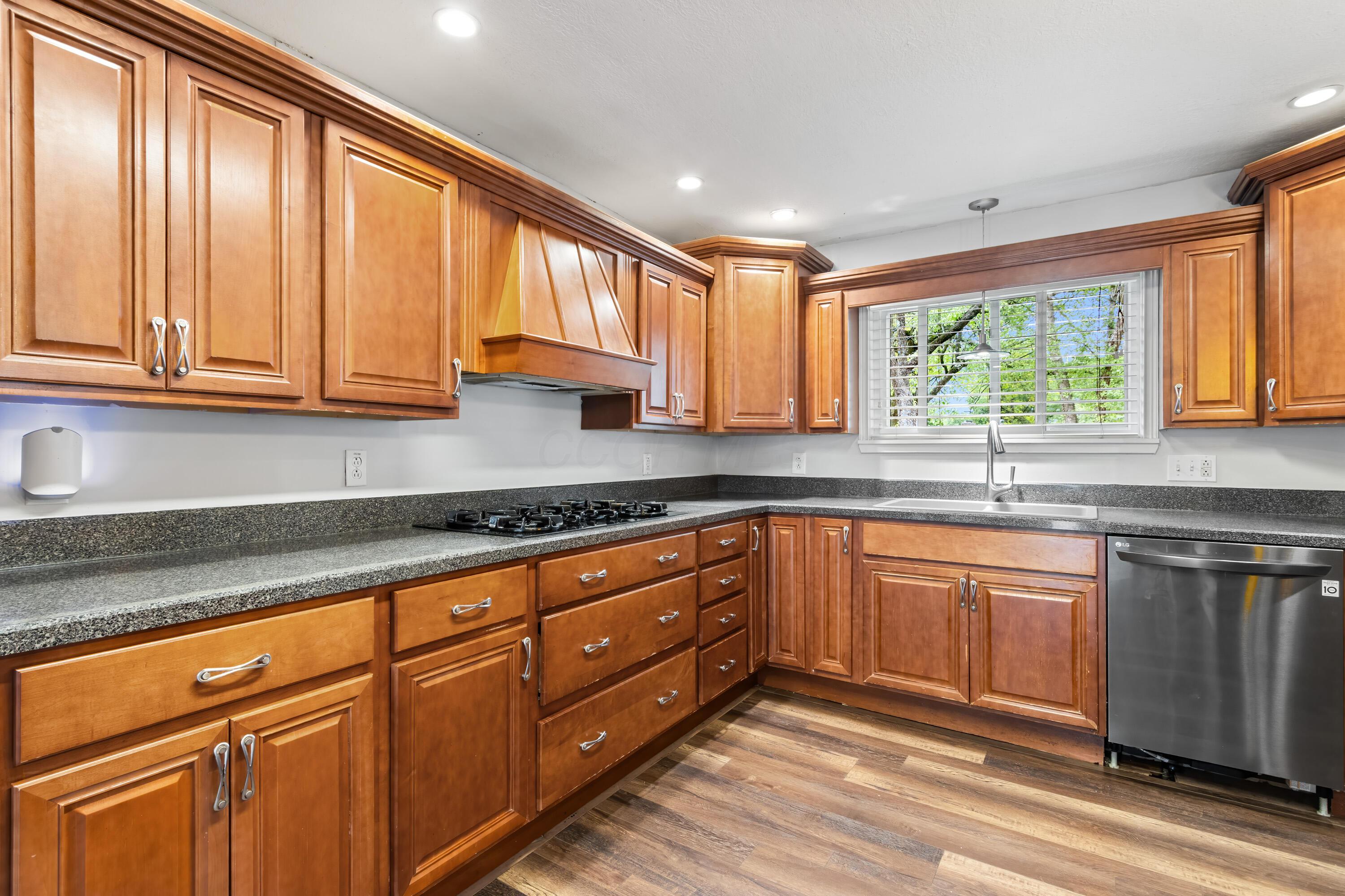 Columbus, Ohio 43230, United States, 4 Bedrooms Bedrooms, ,3 BathroomsBathrooms,Residential,Contingent,135241