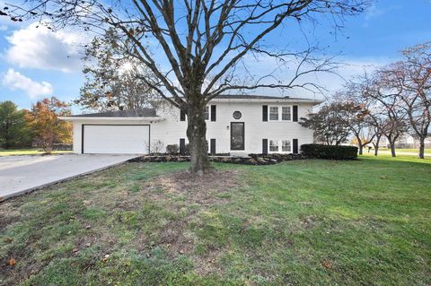 Photo of 282 River Forest Road, Pataskala, OH 43062 (MLS # 225039960)