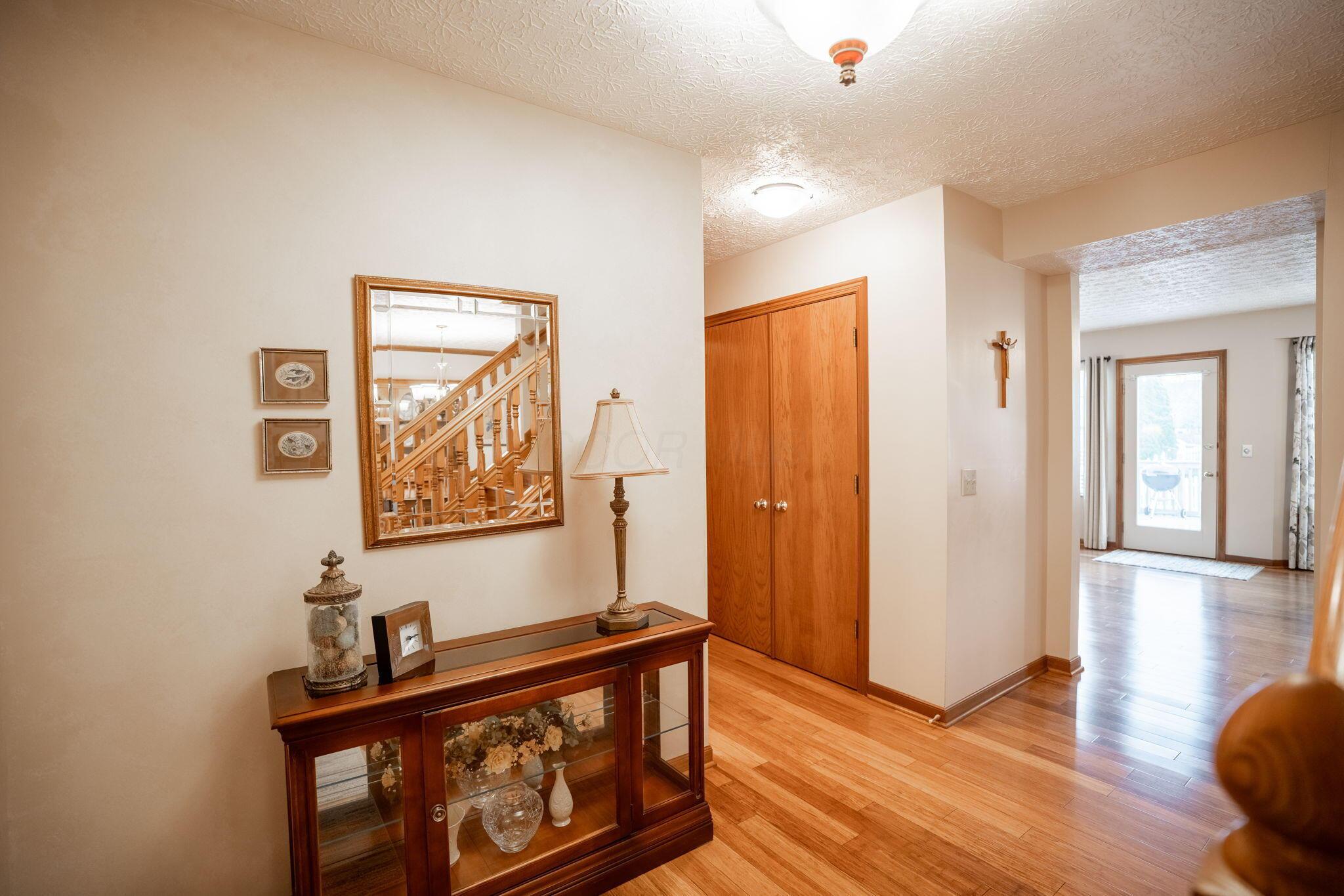 2977 Snowberry Lane, Hilliard, Ohio image 9