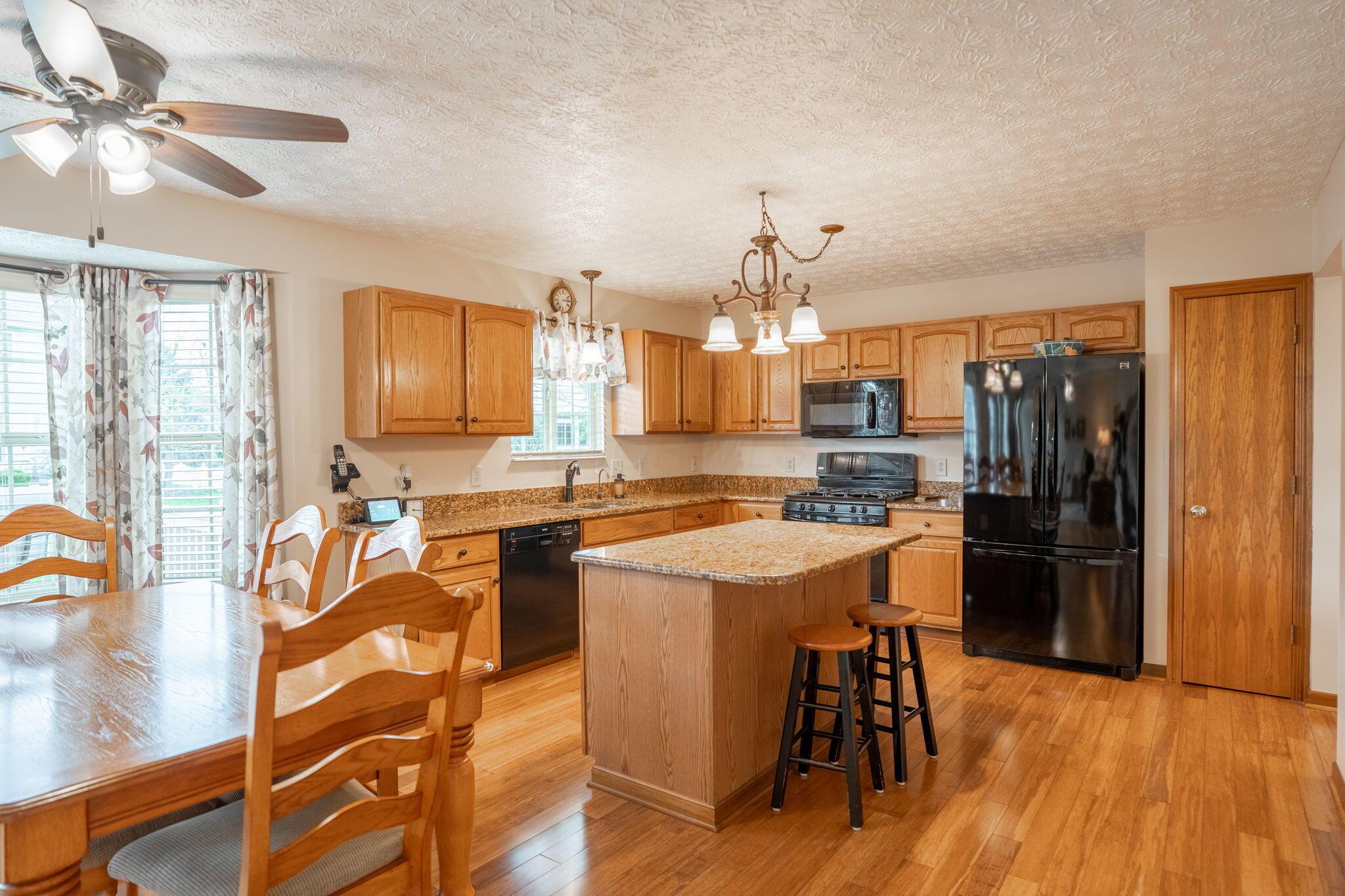 2977 Snowberry Lane, Hilliard, Ohio image 11