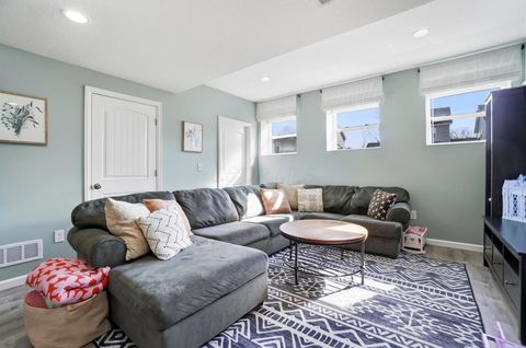 Tiny photo for 3169 Yellow Finch Way, Columbus, OH 43231 (MLS # 226005844)