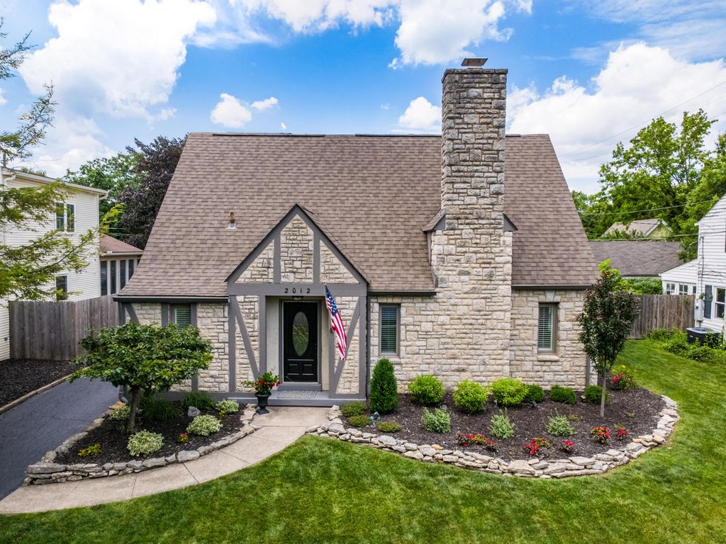 Photo of 2012 Tewksbury Road, Columbus, OH 43221 (MLS # 226022793)