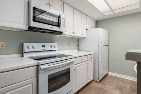 Tiny photo for 5935 N High Street 221 #221, Worthington, OH 43085 (MLS # 225039646)