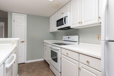 Tiny photo for 5935 N High Street 221 #221, Worthington, OH 43085 (MLS # 225039646)