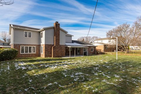 Tiny photo for 2752 Woodford Drive, Springfield, OH 45503 (MLS # 225045384)