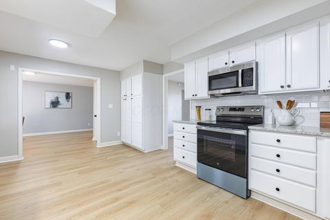 Tiny photo for 2752 Woodford Drive, Springfield, OH 45503 (MLS # 225045384)