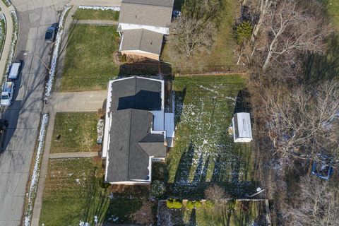 Tiny photo for 2752 Woodford Drive, Springfield, OH 45503 (MLS # 225045384)