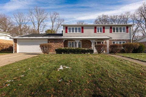 Photo of 2752 Woodford Drive, Springfield, OH 45503 (MLS # 225045384)