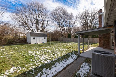 Tiny photo for 2752 Woodford Drive, Springfield, OH 45503 (MLS # 225045384)