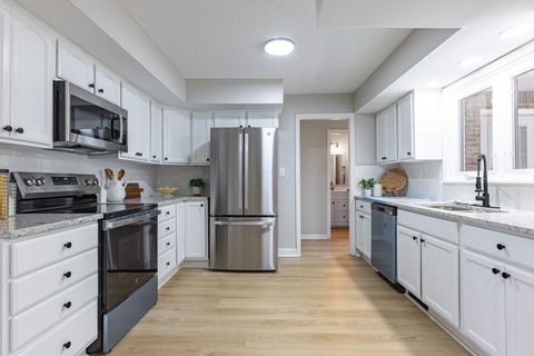 Tiny photo for 2752 Woodford Drive, Springfield, OH 45503 (MLS # 225045384)