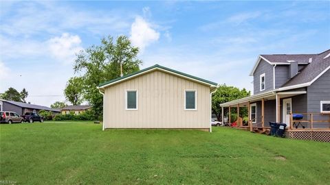 Tiny photo for 194 Walnut Street, Roseville, OH 43777 (MLS # 226000677)