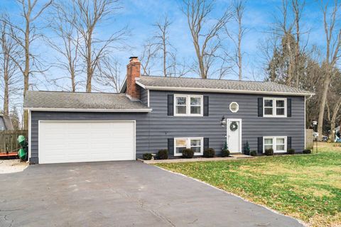 Photo of 96 Aspen Lane SW, Pataskala, OH 43062 (MLS # 225046431)