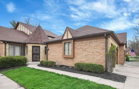 Photo of 3309 Mansion Way 7 #7, Columbus, OH 43221 (MLS # 226010503)