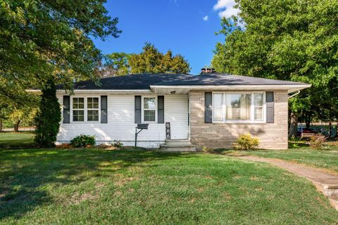 Photo of 688 Russell Avenue, Newark, OH 43055 (MLS # 225037356)