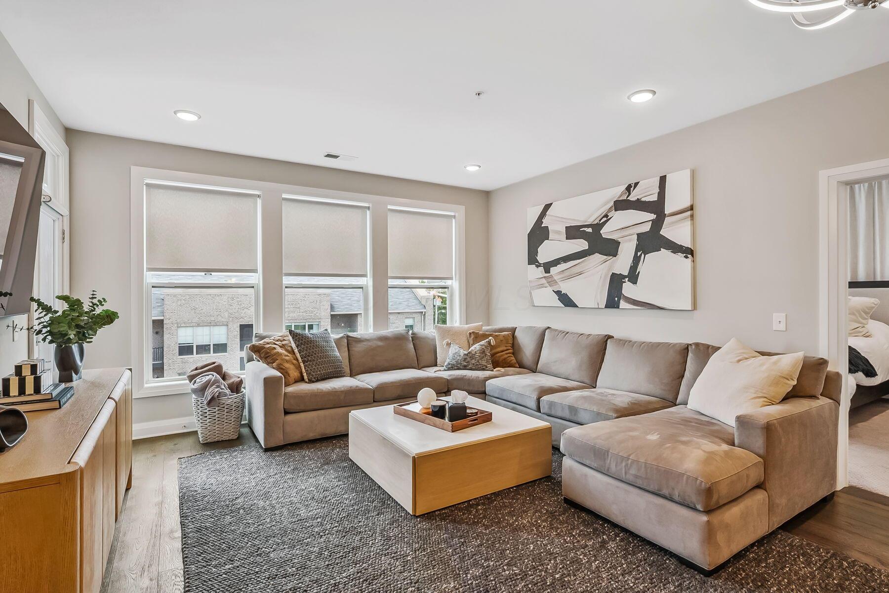 Columbus, Ohio 43215, United States, 2 Bedrooms Bedrooms, ,2 BathroomsBathrooms,Residential,Active,171873