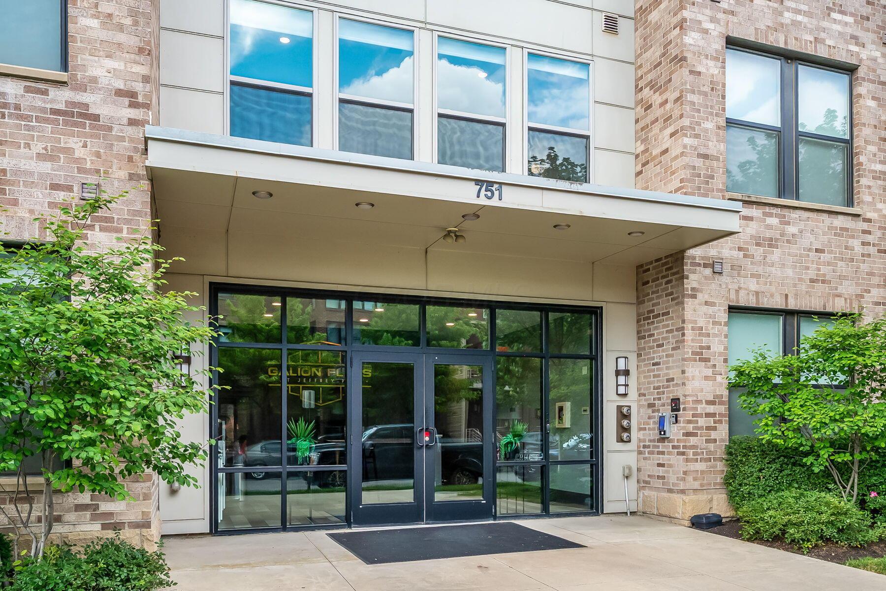 Columbus, Ohio 43215, United States, 2 Bedrooms Bedrooms, ,2 BathroomsBathrooms,Residential,Active,171873