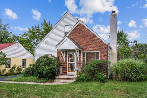 Photo of 156 E Weisheimer Road, Columbus, OH 43214 (MLS # 225031058)