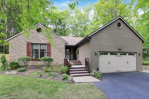 Photo of 292 Citation Drive SW, Pataskala, OH 43062 (MLS # 225032600)