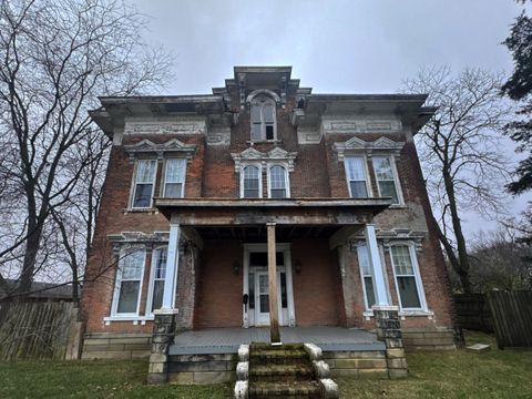 Photo of 325 Cherry Street, Washington Court House, OH 43160 (MLS # 226002934)