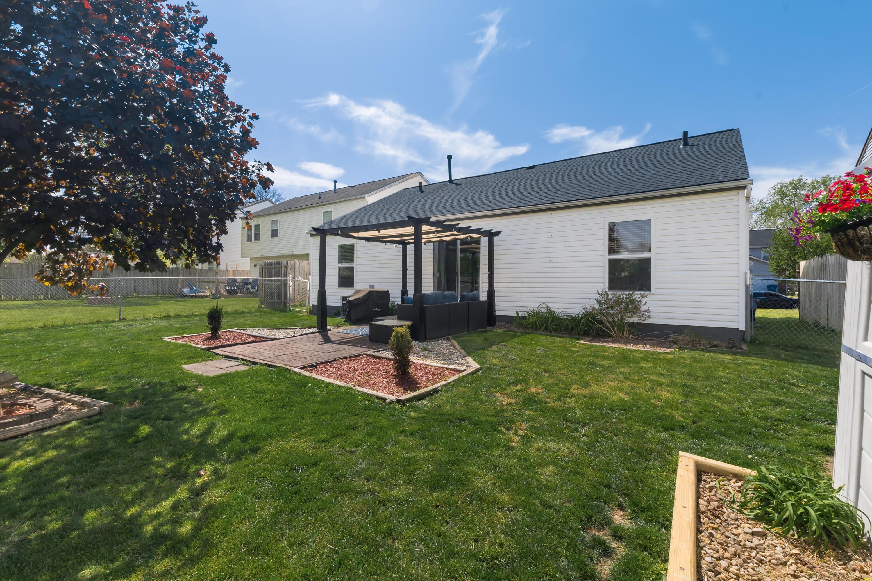 1684 Eastbrook Drive N