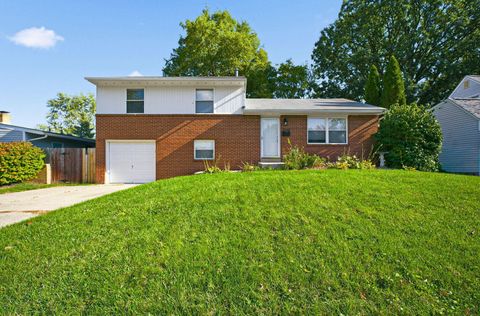 Photo of 3848 Homecomer Drive, Grove City, OH 43123 (MLS # 225040741) Photo of 3848 Homecomer Drive, Grove City, OH 43123 (MLS # 225040741)