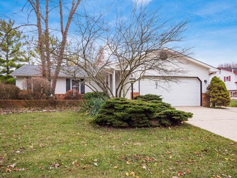 Photo of 1213 Nantucket Avenue, Columbus, OH 43235 (MLS # 225044410)