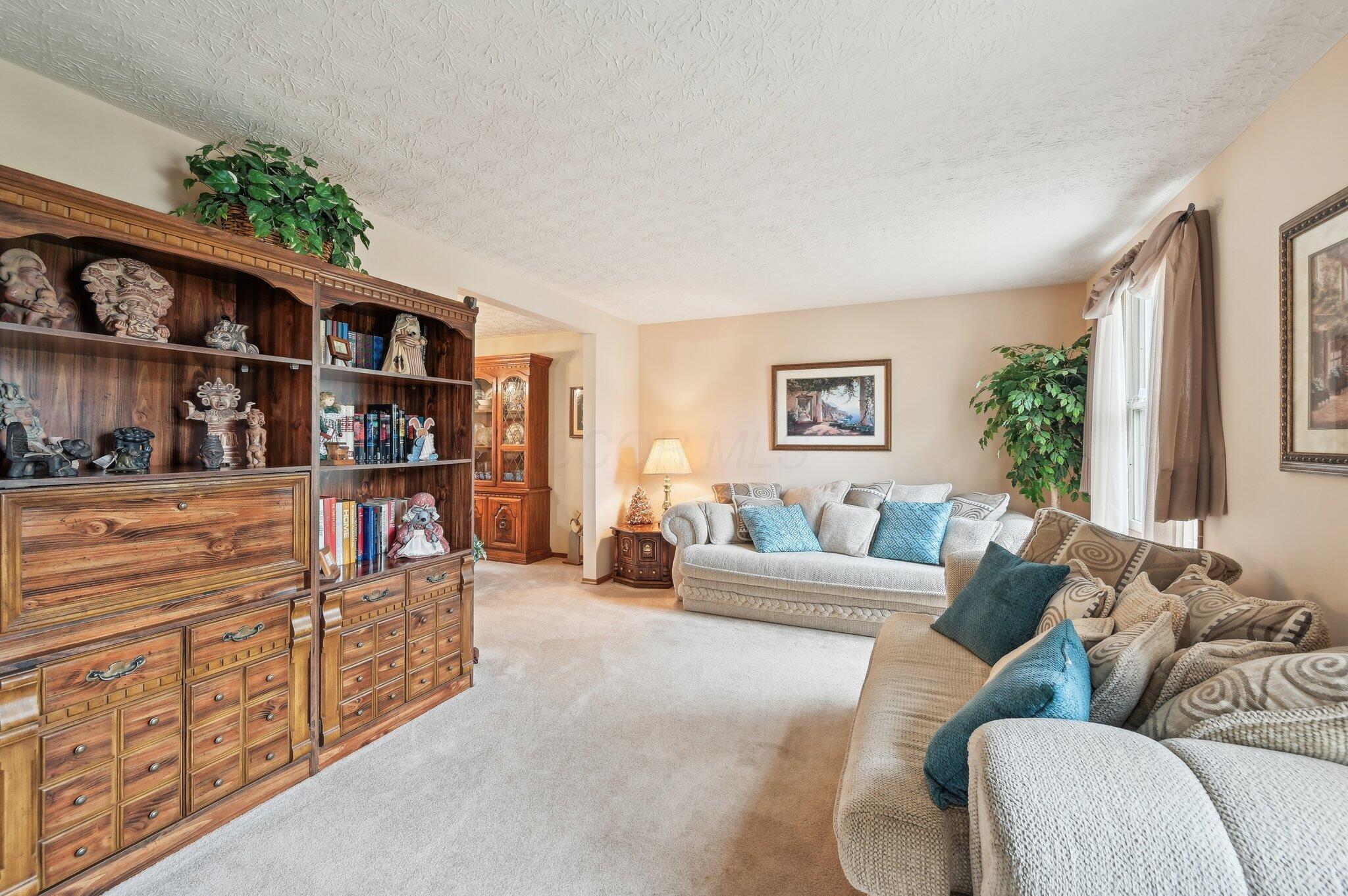 8177 Maugham Drive, Reynoldsburg, Ohio image 6