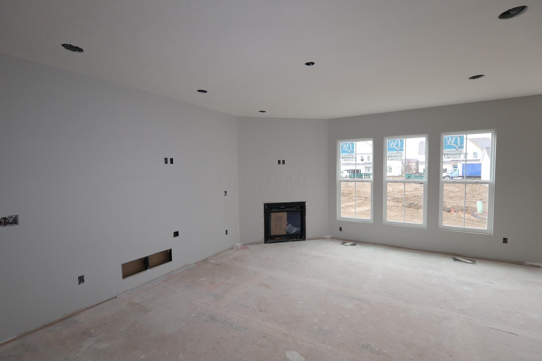 6960 Barksdale Drive, Dublin, Ohio image 4