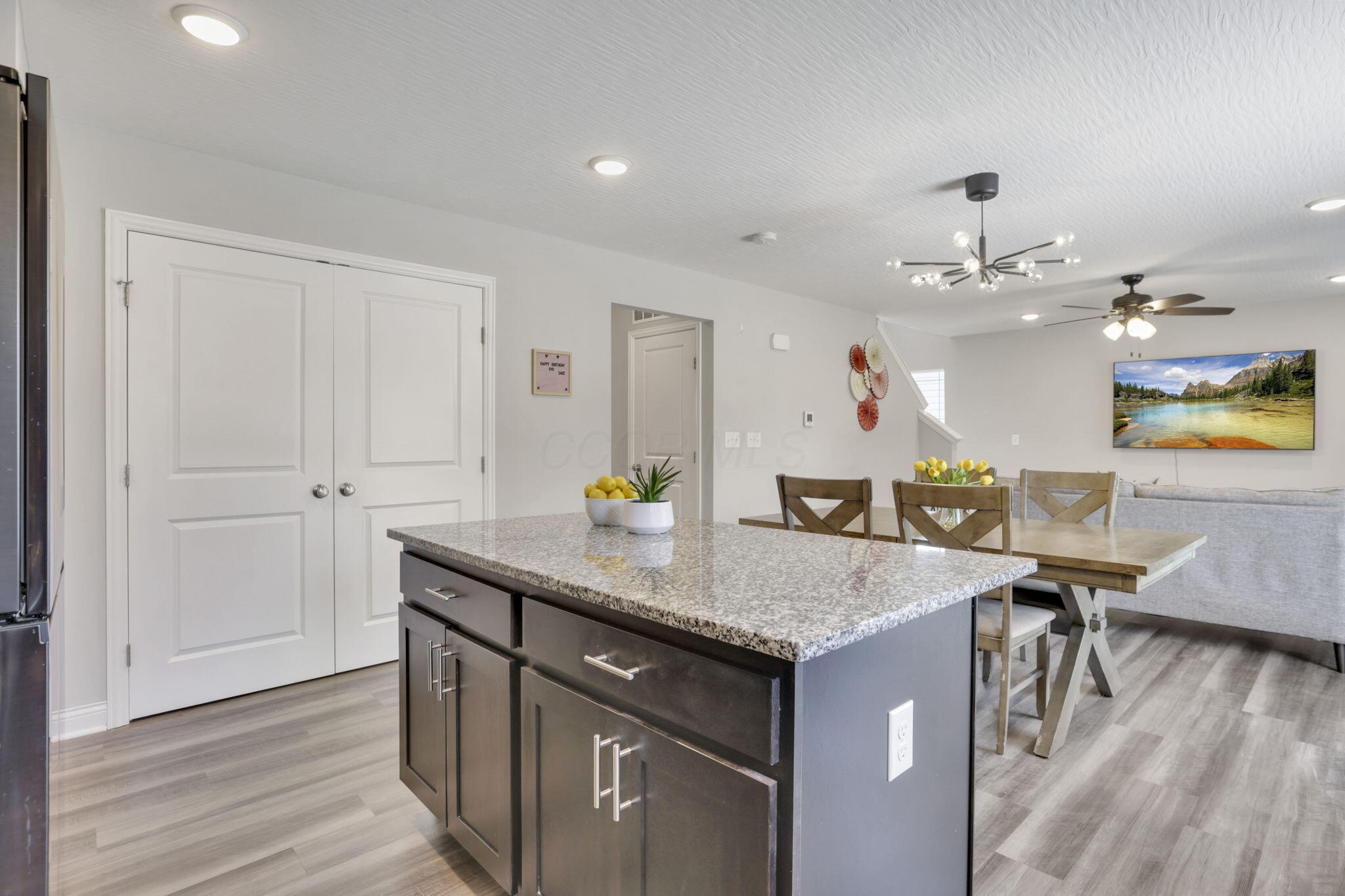 2542 Medora Drive, Grove City, Ohio image 12