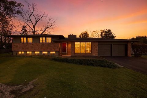 Photo of 6550 Winston Court E, Columbus, OH 43235 (MLS # 225044261)