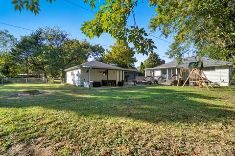 Tiny photo for 2015 Melrose Avenue, Columbus, OH 43224 (MLS # 225039523)