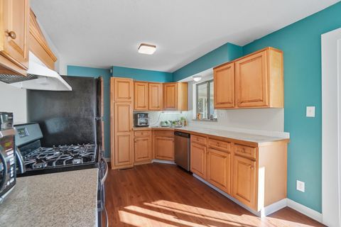 Tiny photo for 2015 Melrose Avenue, Columbus, OH 43224 (MLS # 225039523)