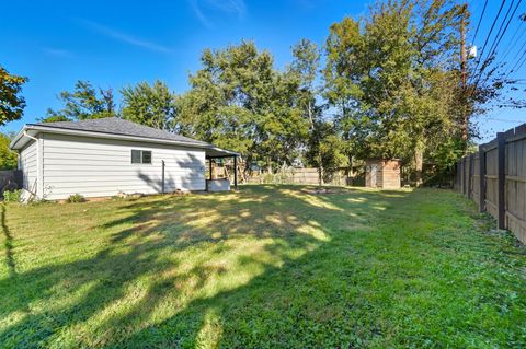 Tiny photo for 2015 Melrose Avenue, Columbus, OH 43224 (MLS # 225039523)