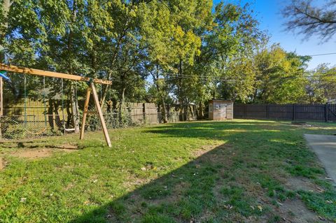 Tiny photo for 2015 Melrose Avenue, Columbus, OH 43224 (MLS # 225039523)