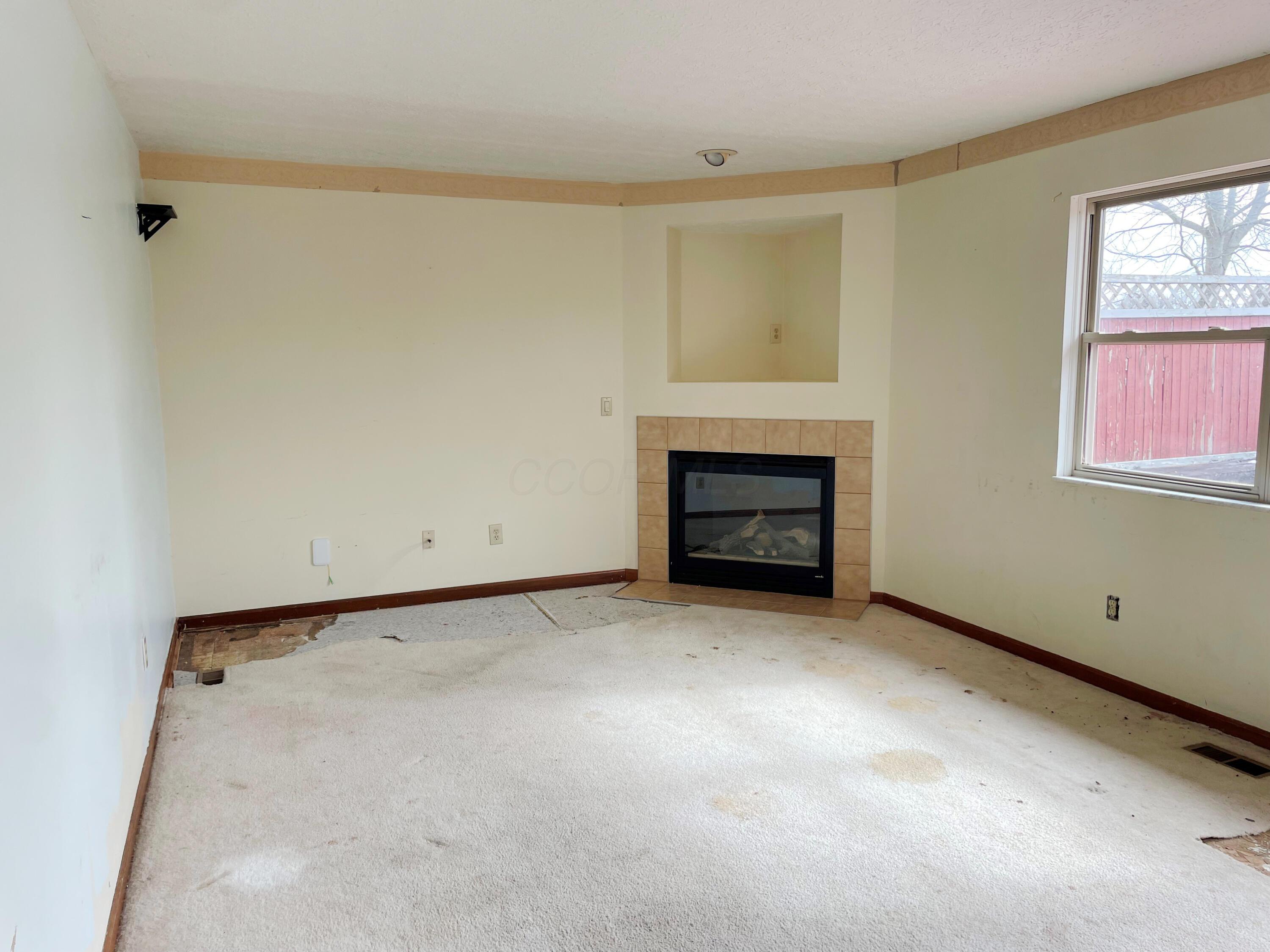 1052 E Margate Circle, London, Ohio image 11