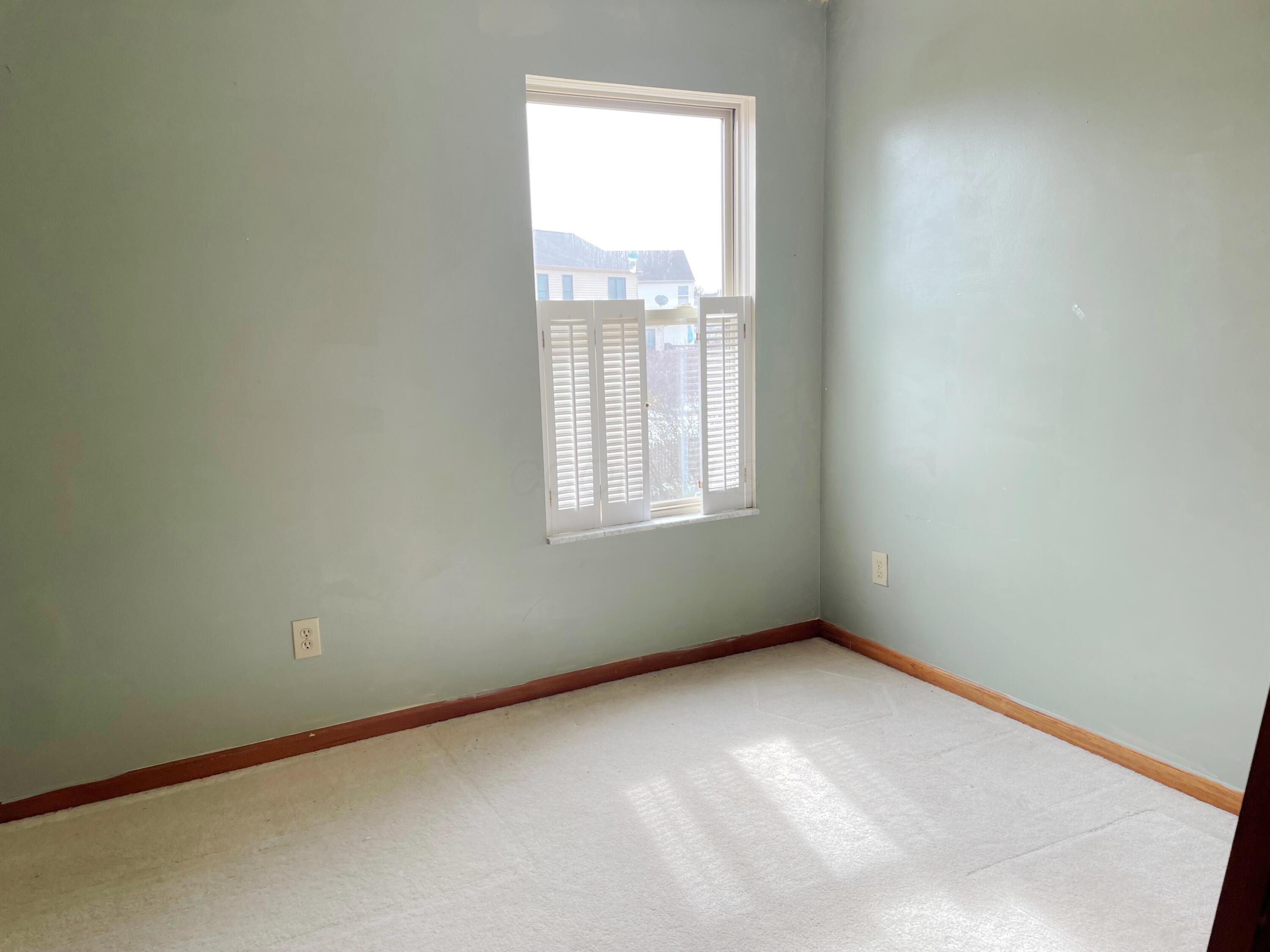 1052 E Margate Circle, London, Ohio image 17