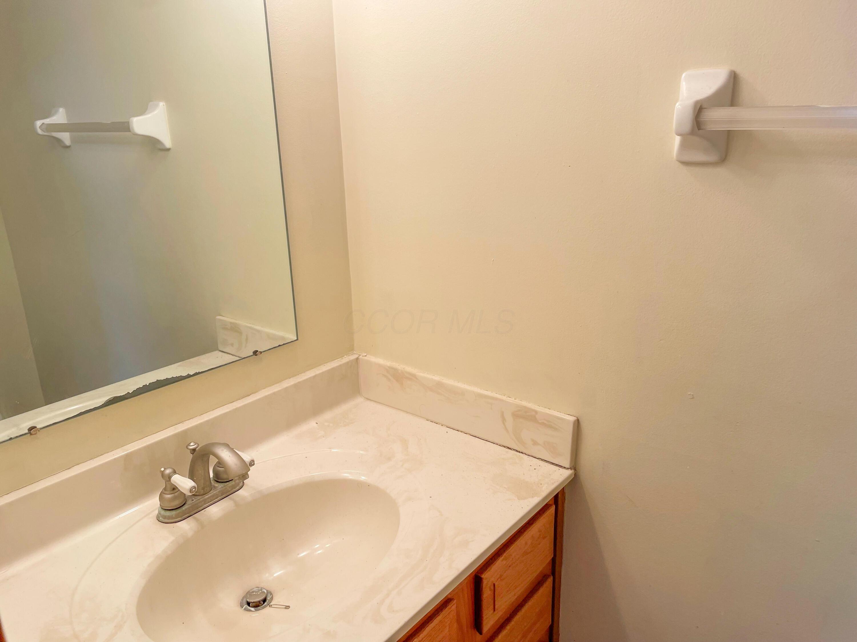 1052 E Margate Circle, London, Ohio image 6