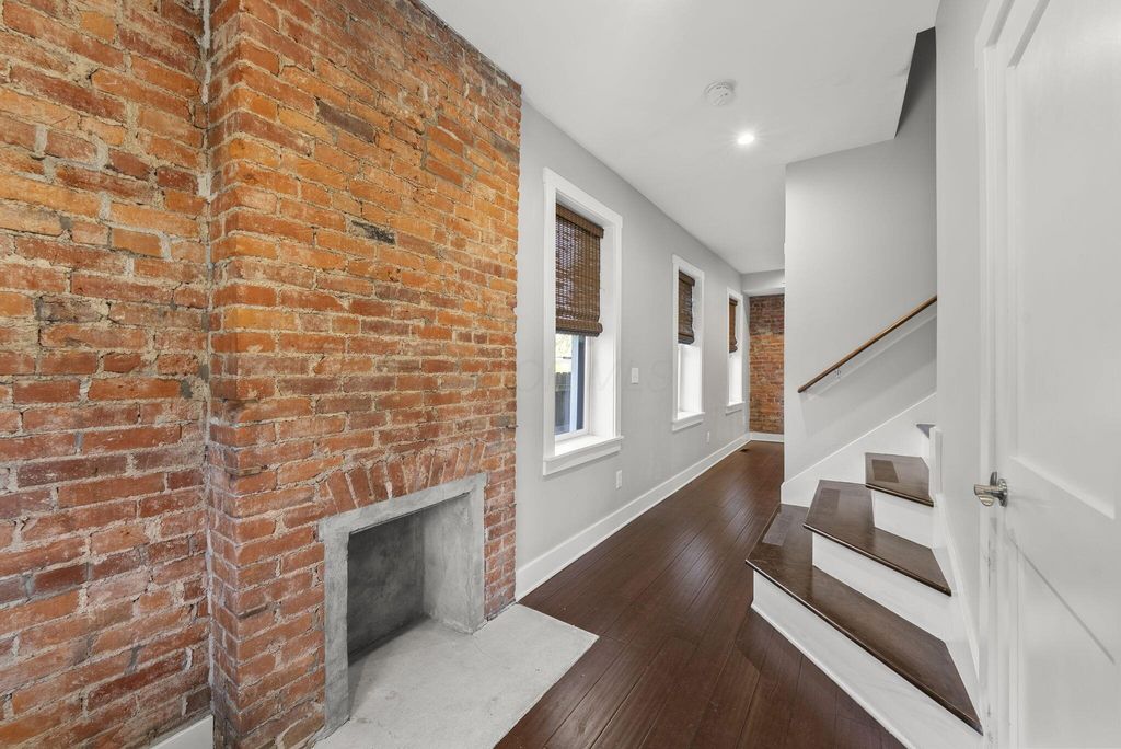 Photo of 192 E 2nd Avenue, Columbus, OH 43201 (MLS # 226013578)