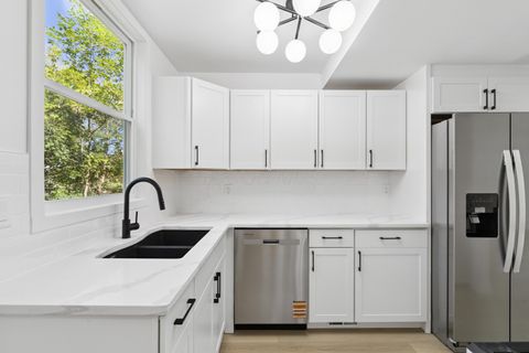 Photo of 991 Antwerp Road, Columbus, OH 43213 (MLS # 225037724)