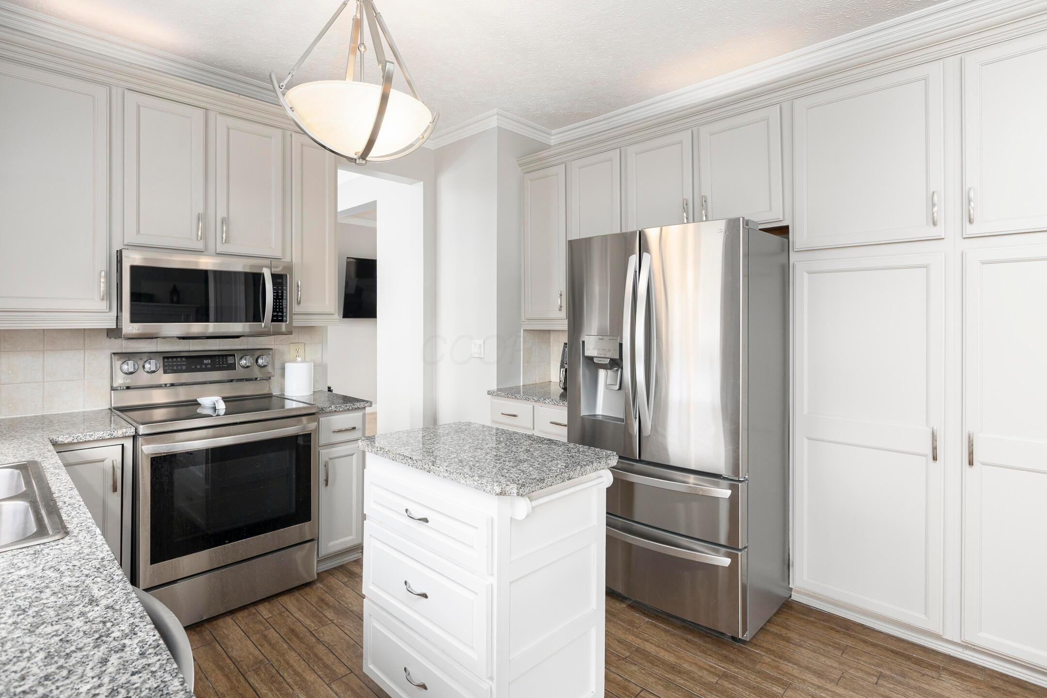 5708 Westbriar Drive, Hilliard, Ohio image 17