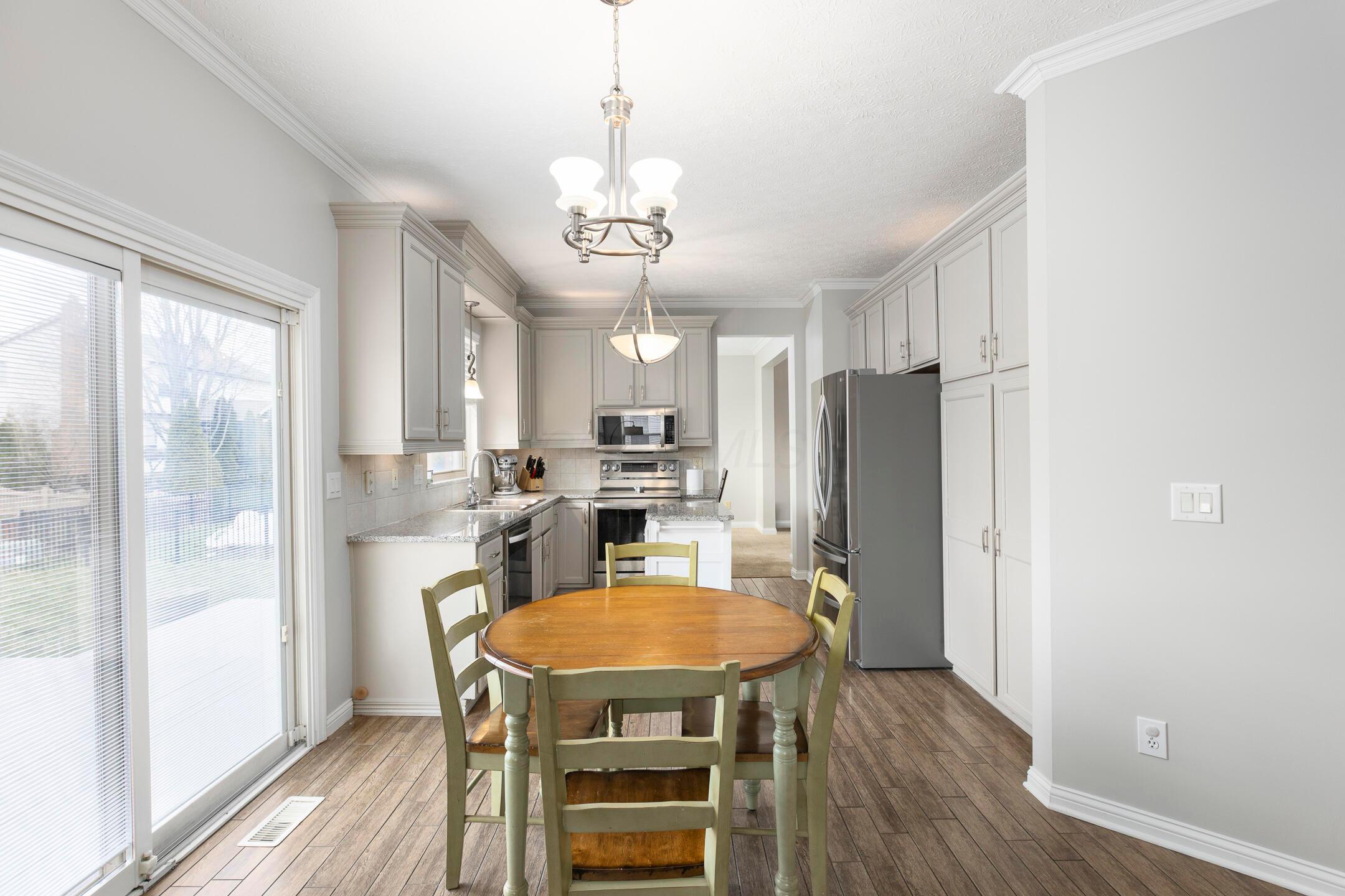 5708 Westbriar Drive, Hilliard, Ohio image 13