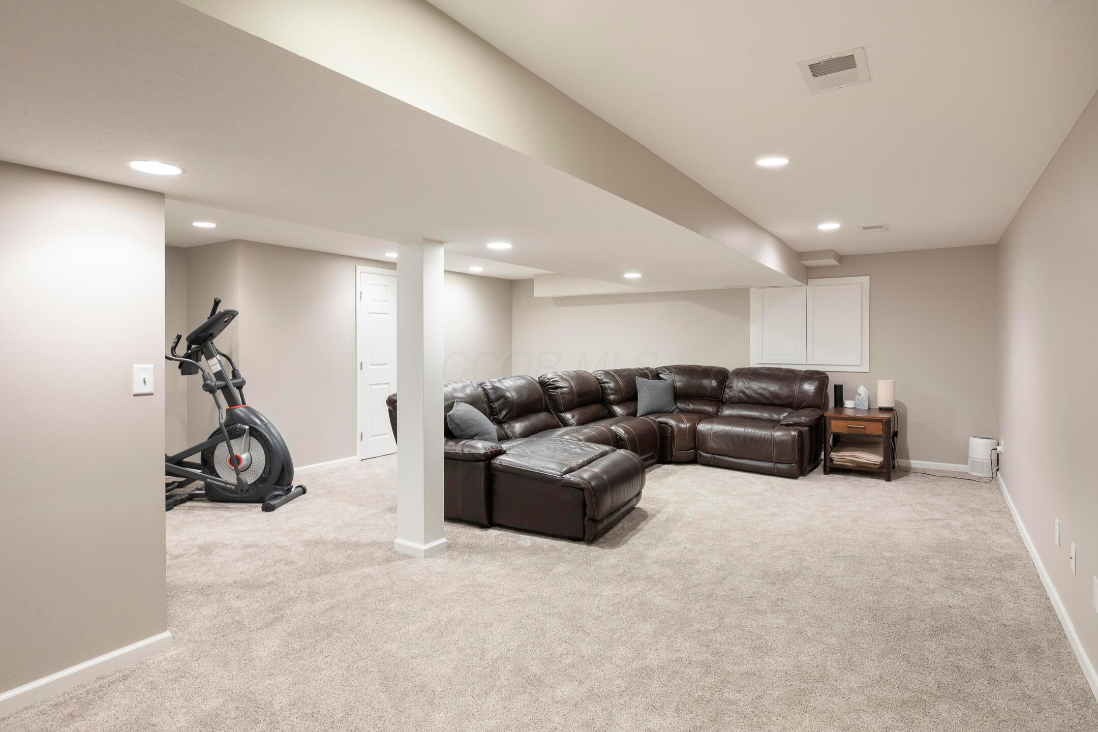 5708 Westbriar Drive, Hilliard, Ohio image 38