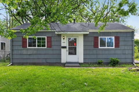 Photo of 1519 Grovewood Drive, Columbus, OH 43207 (MLS # 226017782)