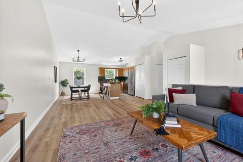 Tiny photo for 367 Effington Lane, Columbus, OH 43207 (MLS # 226015825)