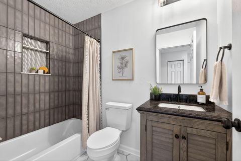 Tiny photo for 367 Effington Lane, Columbus, OH 43207 (MLS # 226015825)